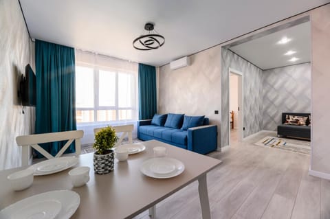 TV and multimedia, Living room, Seating area, Dining area