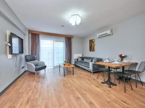 TV and multimedia, Living room, Seating area, Dining area, air conditioner