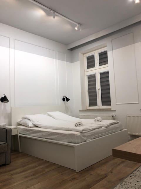 Photo of the whole room, Bedroom, towels