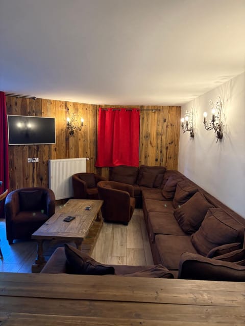 Communal lounge/ TV room, TV and multimedia, Living room