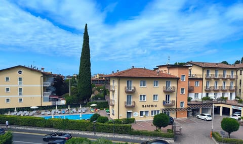 Property building, Bird's eye view, Swimming pool