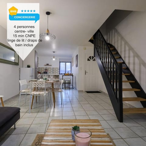 Duplex "Sebari "centre ville parking clim proche CNPE Apartment in Auvergne-Rhône-Alpes