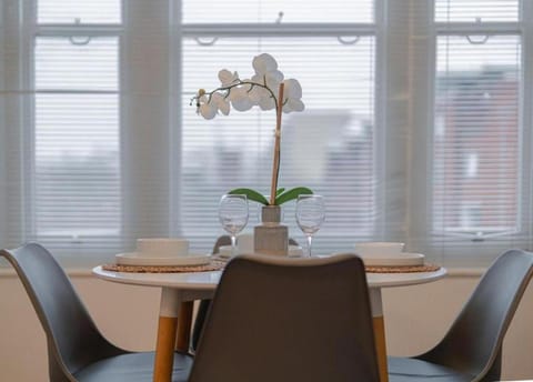 Dining area, heating, internet