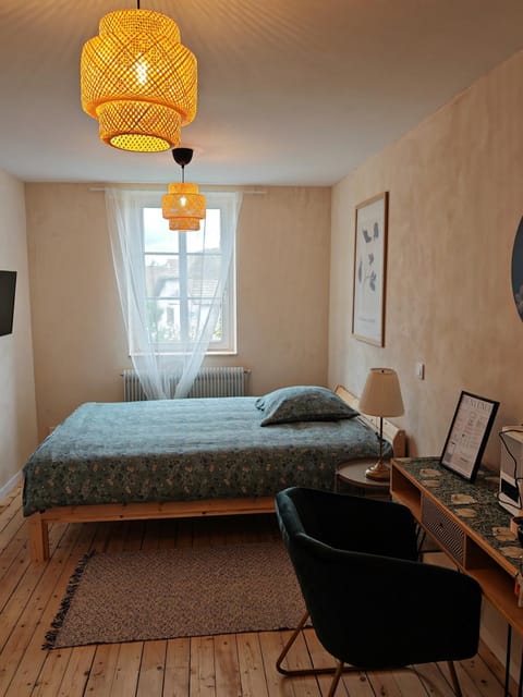 Bed, Photo of the whole room
