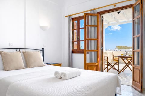 Bed, View (from property/room), Balcony/Terrace, Photo of the whole room, Bedroom, towels