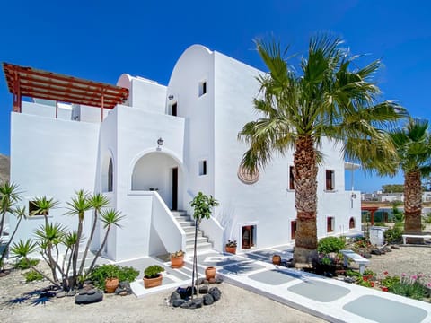 Property building, Day, Garden