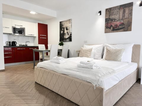 Photo of the whole room, Dining area, Bedroom, kitchen