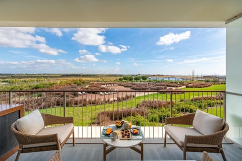 Natural landscape, View (from property/room), Balcony/Terrace, Seating area, Dining area, Sea view