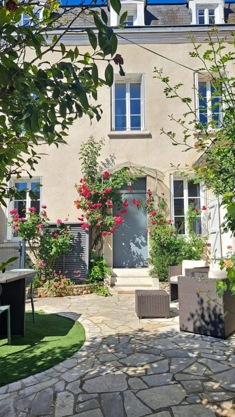Property building, Spring, Day, Garden, Garden view