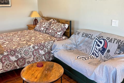 Stunning Sunsets! Camano Retreat, Close to Beaches Apartment in Camano Island