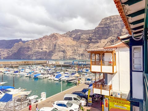 Property building, Nearby landmark, Natural landscape, Mountain view, Sea view