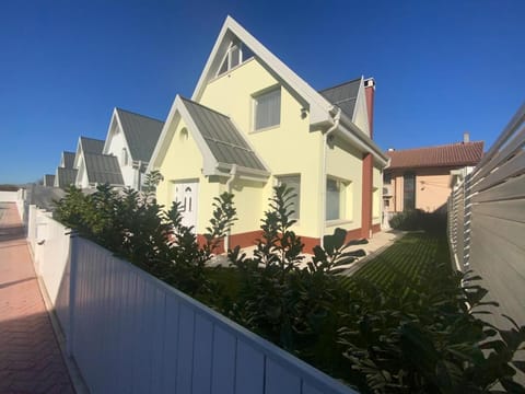Property building, Day, Garden