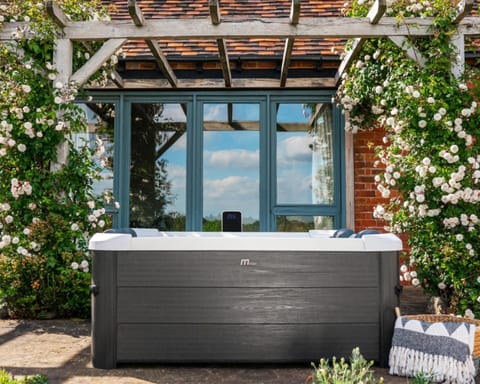 Patio, Spring, Day, Garden, Hot Tub, Garden view