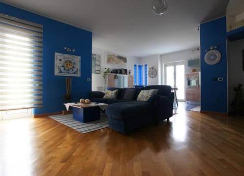 Living room, Photo of the whole room, Seating area