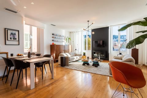 TV and multimedia, Living room, Dining area