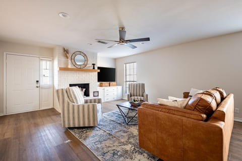 TV and multimedia, Living room, Seating area