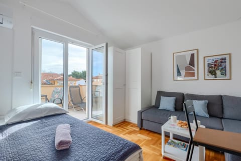 Bed, View (from property/room), Balcony/Terrace, Living room, Seating area, Bedroom, towels