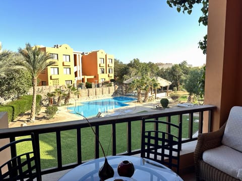 Patio, Natural landscape, View (from property/room), Balcony/Terrace, Garden view, Pool view, Swimming pool, sunbed