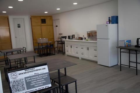 Restaurant/places to eat, Seating area