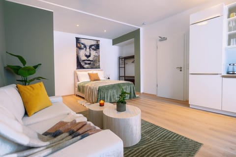 Bed, Kitchen or kitchenette, Living room, Photo of the whole room, Seating area, Bedroom, wardrobe