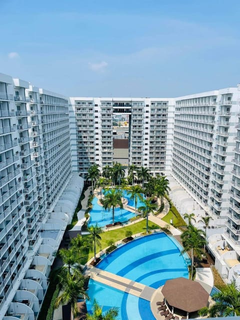 Property building, Day, City view, Pool view, sunbed