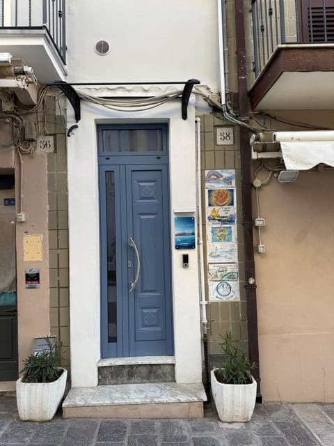 Property building, Facade/entrance, Day