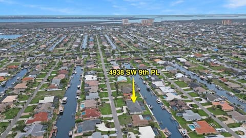 Cape Escape-Canalfront, Dock, Gulf Access, Pool, Spa, Lanai, House in Cape Coral