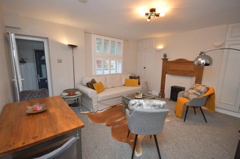 Living room, Dining area, Diving
