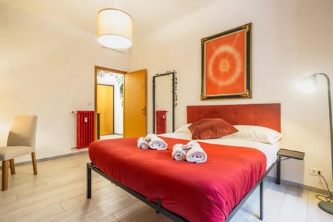 Photo of the whole room, Bedroom, towels