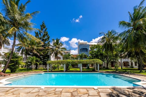 Garden view, Pool view, Swimming pool, sunbed