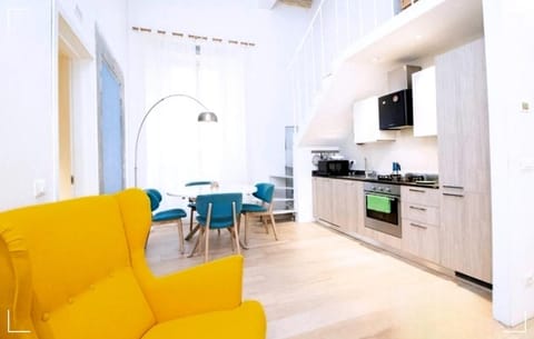 Kitchen or kitchenette, Living room, Dining area, oven