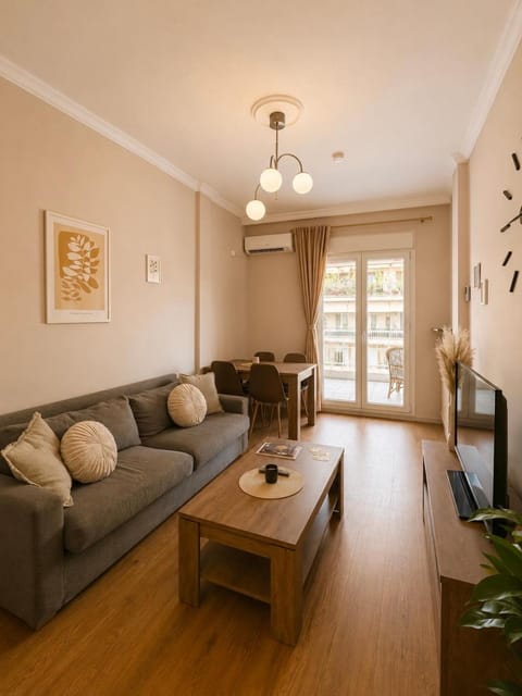 TV and multimedia, Living room, Seating area, air conditioner