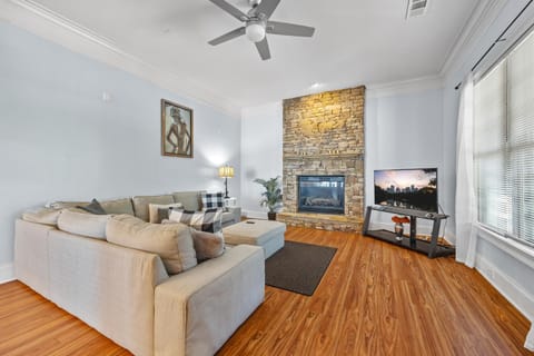 TV and multimedia, Living room, Seating area, fireplace