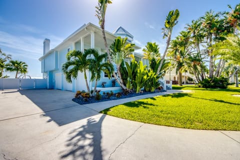 Escape to Paradise - Luxury Back Bay - Manatee Hideaway - Roelens House in Estero Island