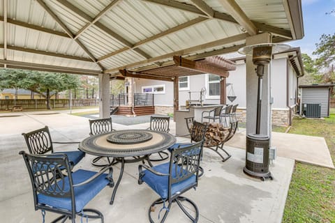 Pets Welcome Home with Deck and Patio in Hockley! House in Cypress