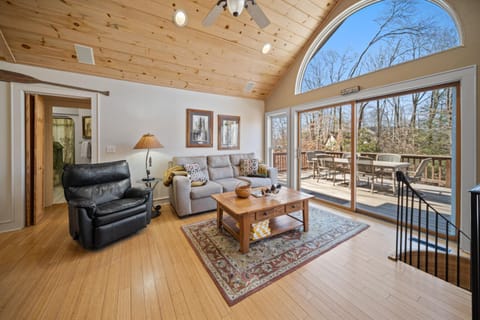 Tree Top House in Seven Devils