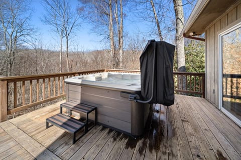 Tree Top House in Seven Devils