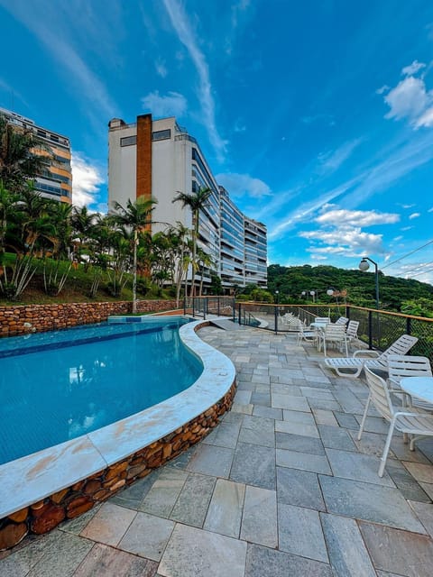 Facade/entrance, Swimming pool