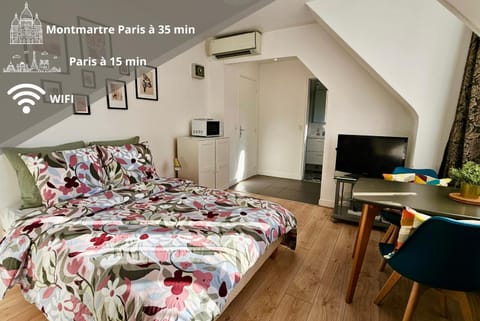Communal lounge/ TV room, Bed, TV and multimedia, Photo of the whole room, Seating area, Dining area, Bedroom