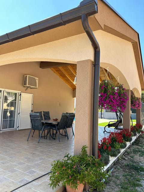 Garden, Balcony/Terrace