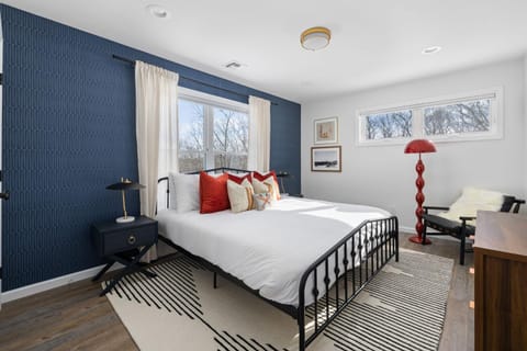 Pocono Bliss 5br Hot Tub Sauna Game Room House in Stroud Township