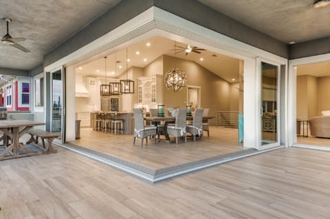 Luxury Beach Home, Gulf Access, Pool Table, Heated Pool & Spa - Summer Wind - Roelens House in Estero Island