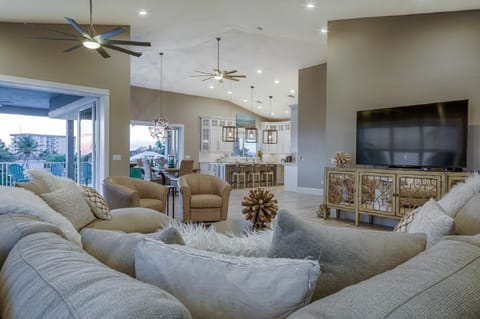 Luxury Beach Home, Gulf Access, Pool Table, Heated Pool & Spa - Summer Wind - Roelens House in Estero Island