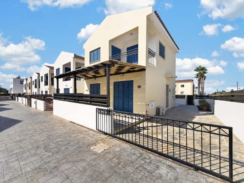Property building, Facade/entrance, Off site