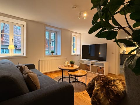Communal lounge/ TV room, Communal lounge/ TV room, TV and multimedia, Living room, Seating area, Evening entertainment