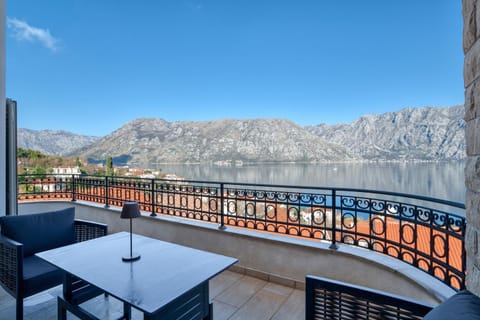 Natural landscape, View (from property/room), Balcony/Terrace, Mountain view, Sea view