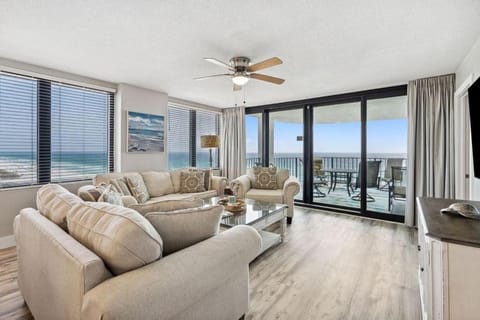 TV and multimedia, View (from property/room), Balcony/Terrace, Living room, Seating area, Sea view