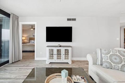 Communal lounge/ TV room, Living room, Seating area