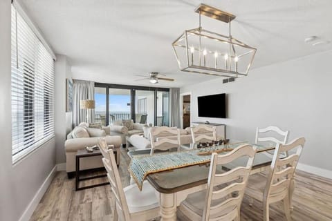 Communal lounge/ TV room, Living room, Seating area, Dining area