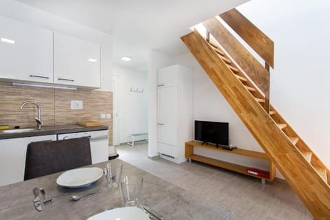 Communal lounge/ TV room, TV and multimedia, Kitchen or kitchenette, Living room, internet